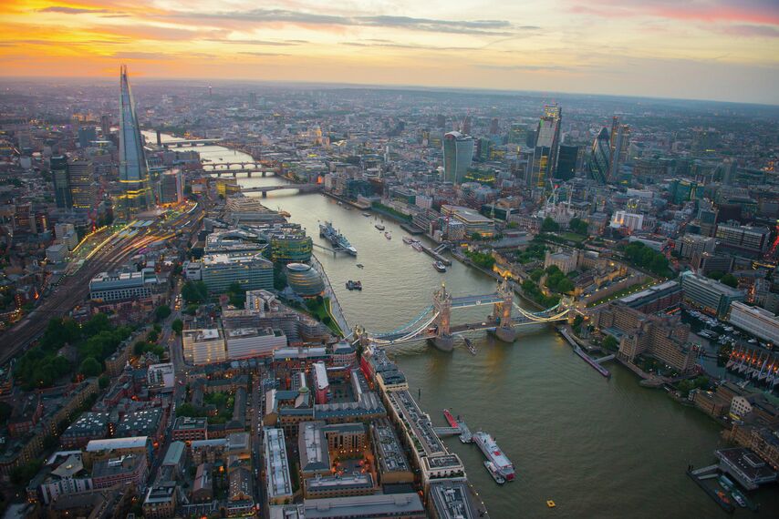 ConceptSystem 68 Fenster, ConceptWall 60 Fassaden, ConceptPatio 130 Schieben und Falten, ConceptSystem 77 Fenster, ConceptSystem 77 Türen und ConceptWall 50 Fassaden - One Tower Bridge ansässig in London, Vereinigtes Königreich