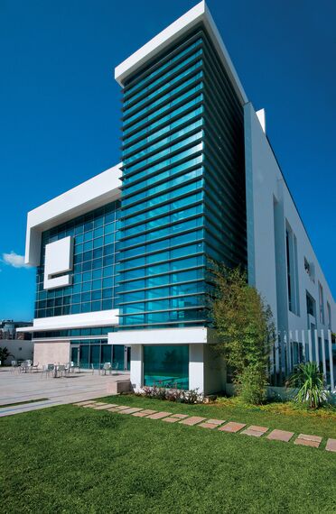 BriseSoleil 100 Sonnenschutz und ConceptWall 60 Fassaden - Embassy Embassy of Canada ansässig in Tunis, Tunesien
