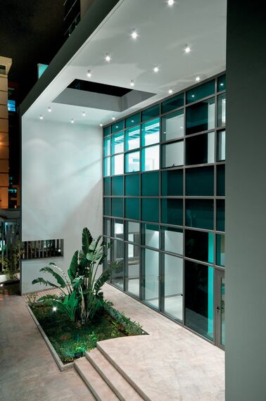 BriseSoleil 100 Sonnenschutz und ConceptWall 60 Fassaden - Embassy Embassy of Canada ansässig in Tunis, Tunesien