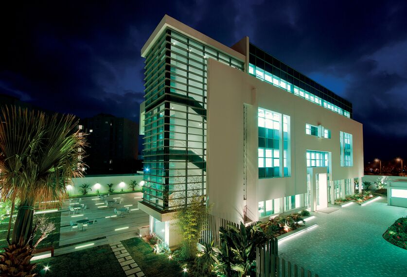 BriseSoleil 100 Sonnenschutz und ConceptWall 60 Fassaden - Embassy Embassy of Canada ansässig in Tunis, Tunesien