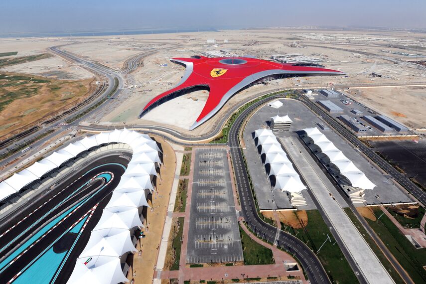 ConceptWall 86 Fassaden - Race track Ferrari World Abu Dhabi ansässig in Abu Dhabi, Vereinigte Arabische Emirate