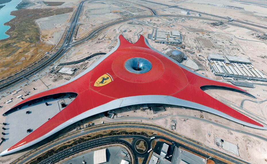 ConceptWall 86 Fassaden - Race track Ferrari World Abu Dhabi ansässig in Abu Dhabi, Vereinigte Arabische Emirate