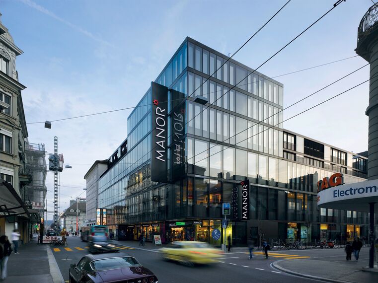 Shopping centre Manor Store AG ansässig in Biel, Schweiz