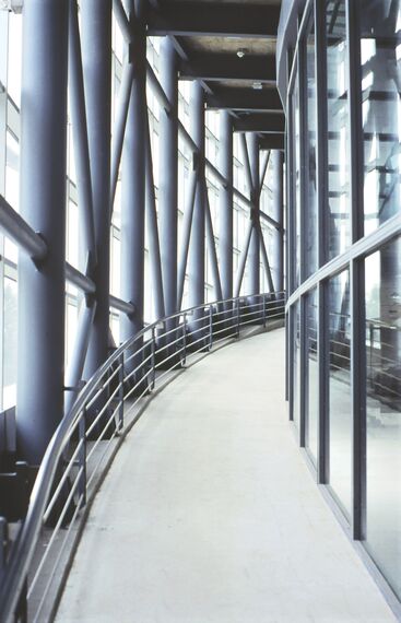 BriseSoleil 100 Sonnenschutz und ConceptWall 50 Fassaden - Mellat Park cineplex ansässig in Tehran, Iran