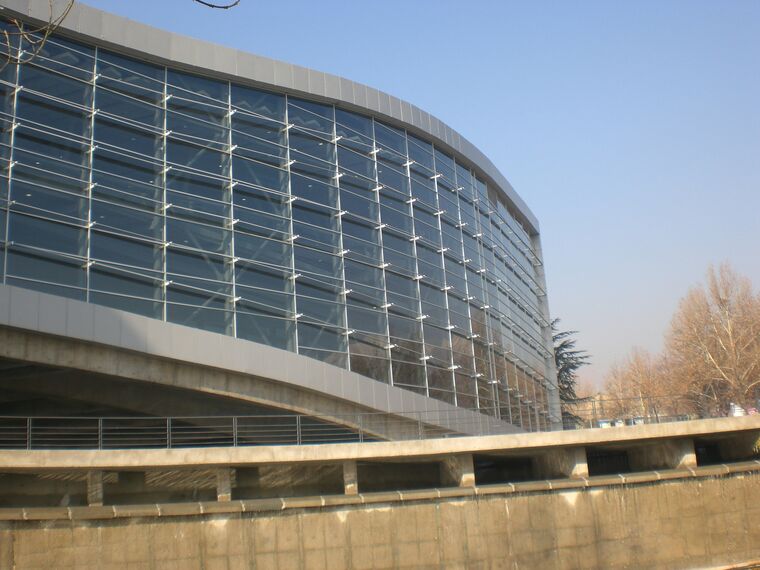 BriseSoleil 100 Sonnenschutz und ConceptWall 50 Fassaden - Mellat Park cineplex ansässig in Tehran, Iran