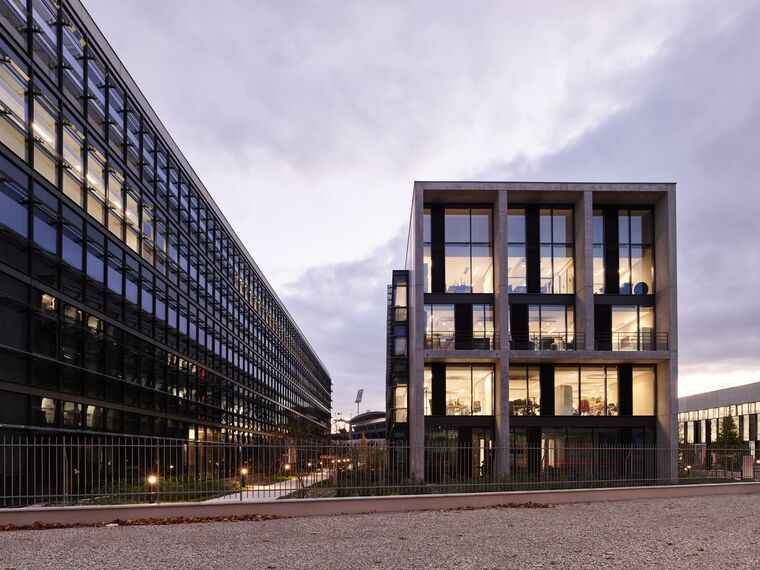 ConceptWall 86 Fassaden, ThermoSystem 68 Fenster, ConceptWall 50 Fassaden und TS 68-HV Fenster - Office building Jardins du Lou ansässig in Lyon, Frankreich