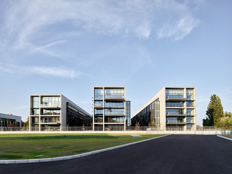 ConceptWall 86 Fassaden, ThermoSystem 68 Fenster, ConceptWall 50 Fassaden und TS 68-HV Fenster - Office building Jardins du Lou ansässig in Lyon, Frankreich