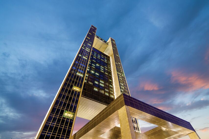 CP 96 Schieben und Falten und CS 77 Fire Proof Türen - Four Seasons Hotel ansässig in Manama, Bahrain