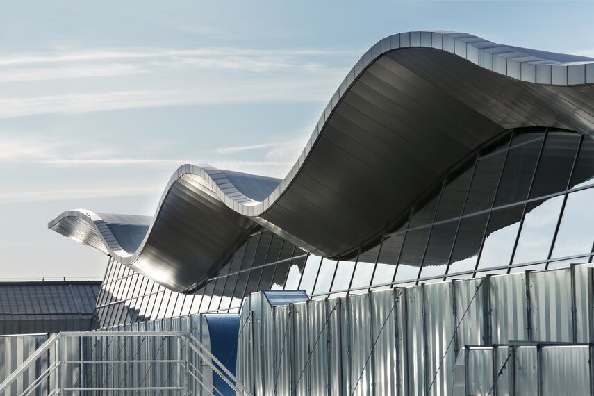 ConceptSystem 59Pa Fenster, CW 50-ALU ON STEEL Fassaden, ES 50 Fenster, CW 50 Standard Fassaden, CW 50 Fassaden und CS 59Pa Clampable Door Türen - Puerto Venecia ansässig in Zaragosa, Spanien