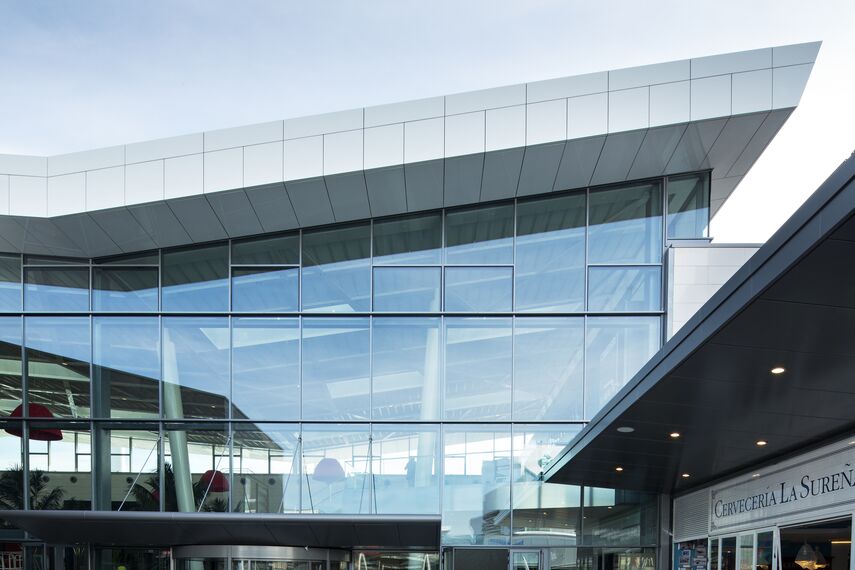 ConceptSystem 59Pa Fenster, CW 50-ALU ON STEEL Fassaden, ES 50 Fenster, CW 50 Standard Fassaden, CW 50 Fassaden und CS 59Pa Clampable Door Türen - Puerto Venecia ansässig in Zaragosa, Spanien