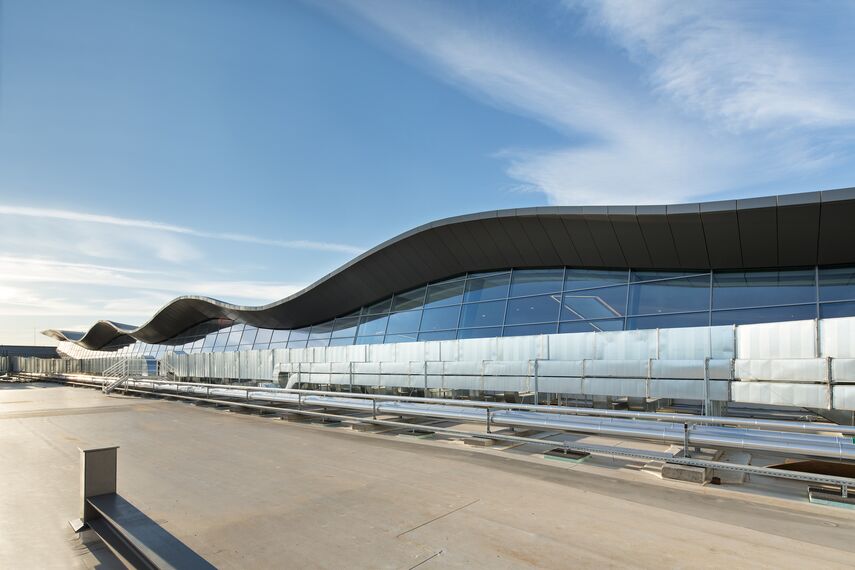 ConceptSystem 59Pa Fenster, CW 50-ALU ON STEEL Fassaden, ES 50 Fenster, CW 50 Standard Fassaden, CW 50 Fassaden und CS 59Pa Clampable Door Türen - Puerto Venecia ansässig in Zaragosa, Spanien