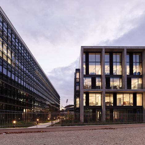 ConceptWall 86 Fassaden, ThermoSystem 68 Fenster, ConceptWall 50 Fassaden und TS 68-HV Fenster - Office building Jardins du Lou ansässig in Lyon, Frankreich