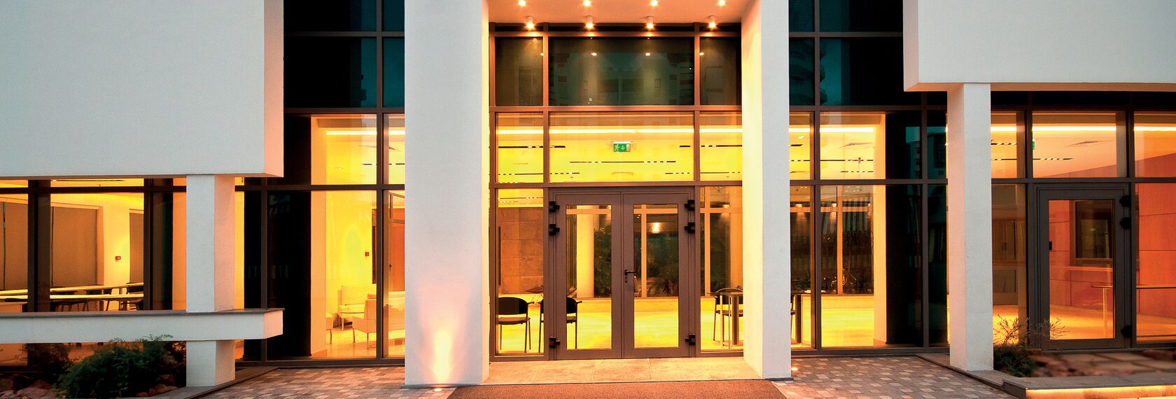 BriseSoleil 100 Sonnenschutz und ConceptWall 60 Fassaden - Embassy Embassy of Canada ansässig in Tunis, Tunesien