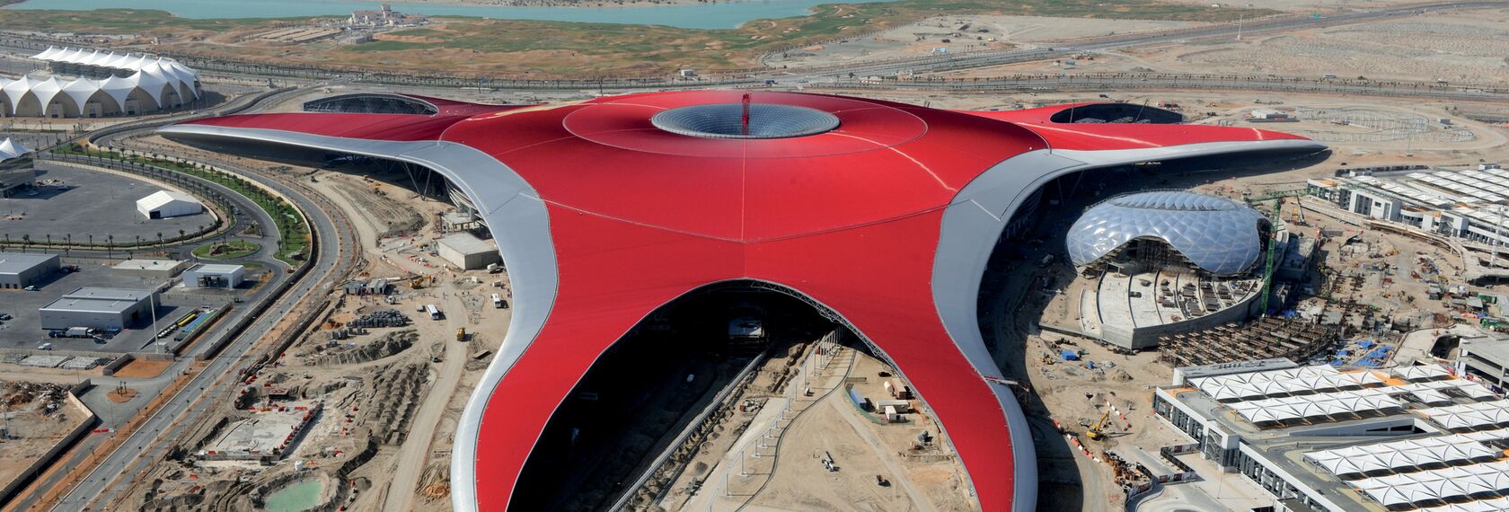 ConceptWall 86 Fassaden - Race track Ferrari World Abu Dhabi ansässig in Abu Dhabi, Vereinigte Arabische Emirate