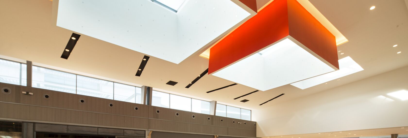 ConceptSystem 59Pa Fenster, CW 50-ALU ON STEEL Fassaden, ES 50 Fenster, CW 50 Standard Fassaden, CW 50 Fassaden und CS 59Pa Clampable Door Türen - Puerto Venecia ansässig in Zaragosa, Spanien