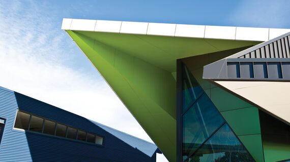 CW 50-HI Fassaden - College/University Thomas Carr College Year 7 and 8 Centre ansässig in Melbourne, Australien