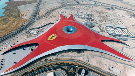 ConceptWall 86 Fassaden - Race track Ferrari World Abu Dhabi ansässig in Abu Dhabi, Vereinigte Arabische Emirate