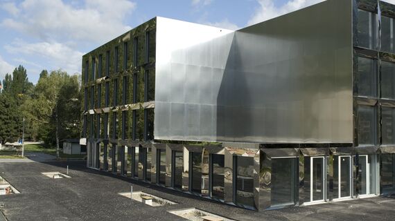 CS 86-HI (c) Abgesagte Systeme und ConceptWall 50 Fassaden - College/University Technical Vocational School Visp ansässig in Visp, Schweiz